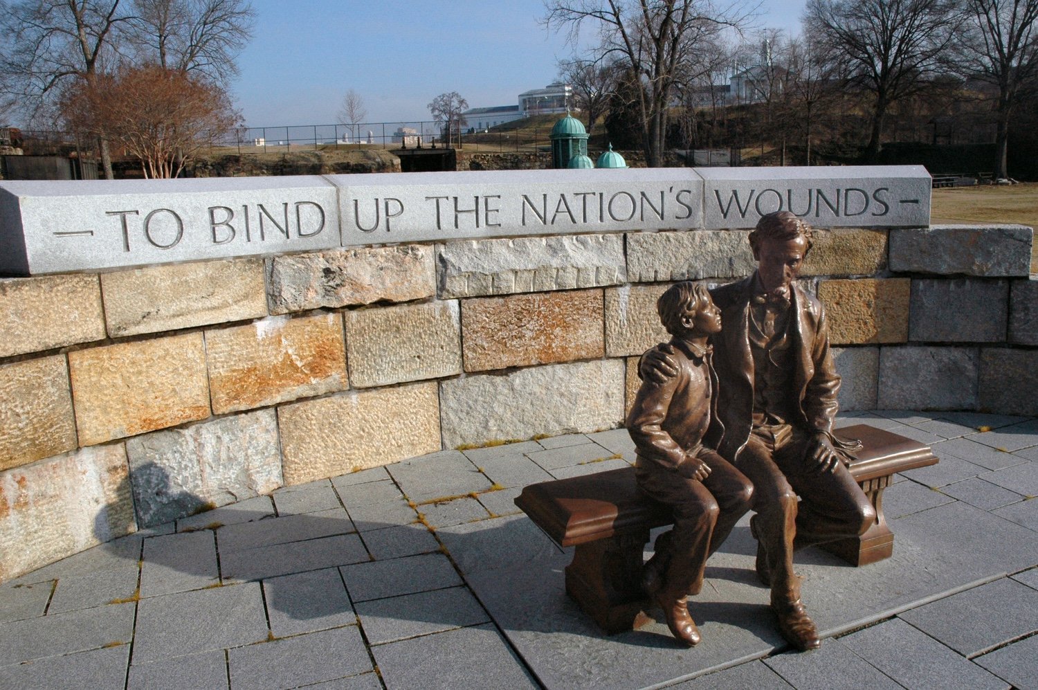 Abraham_Lincoln_Statue-1500x997-6ca8821a-f181-4168-8f53-b41d36afea73